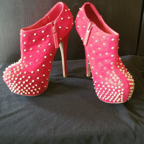 Red studded booties - Picture 4 of 4